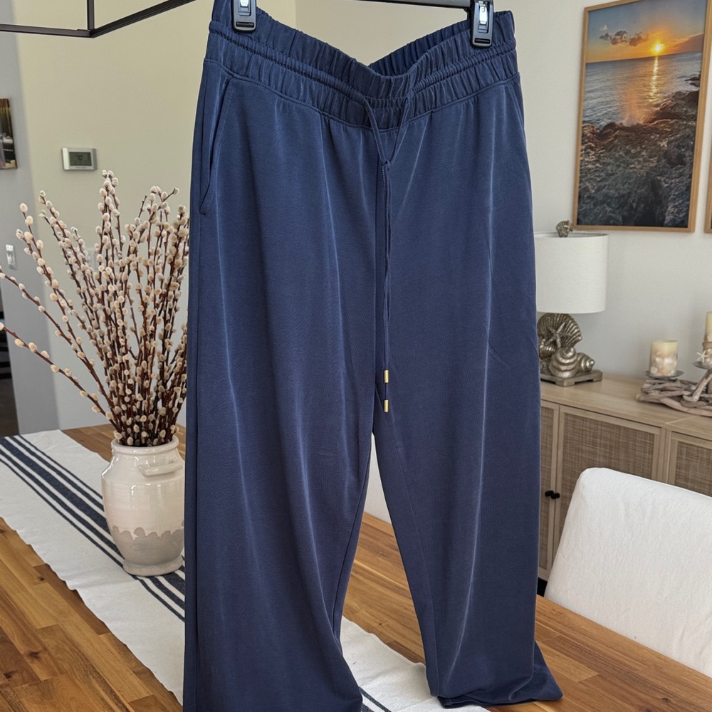 Lou & Grey Navy Crop Pants